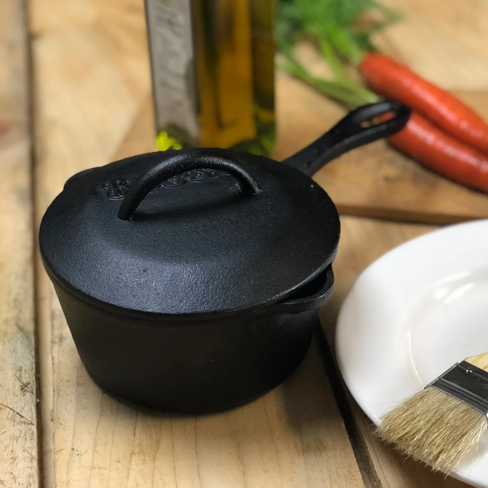 Bayou Classic 1 Quart Cast Iron Covered Sauce Pot with Self-Basting Lid, Black - Image 4