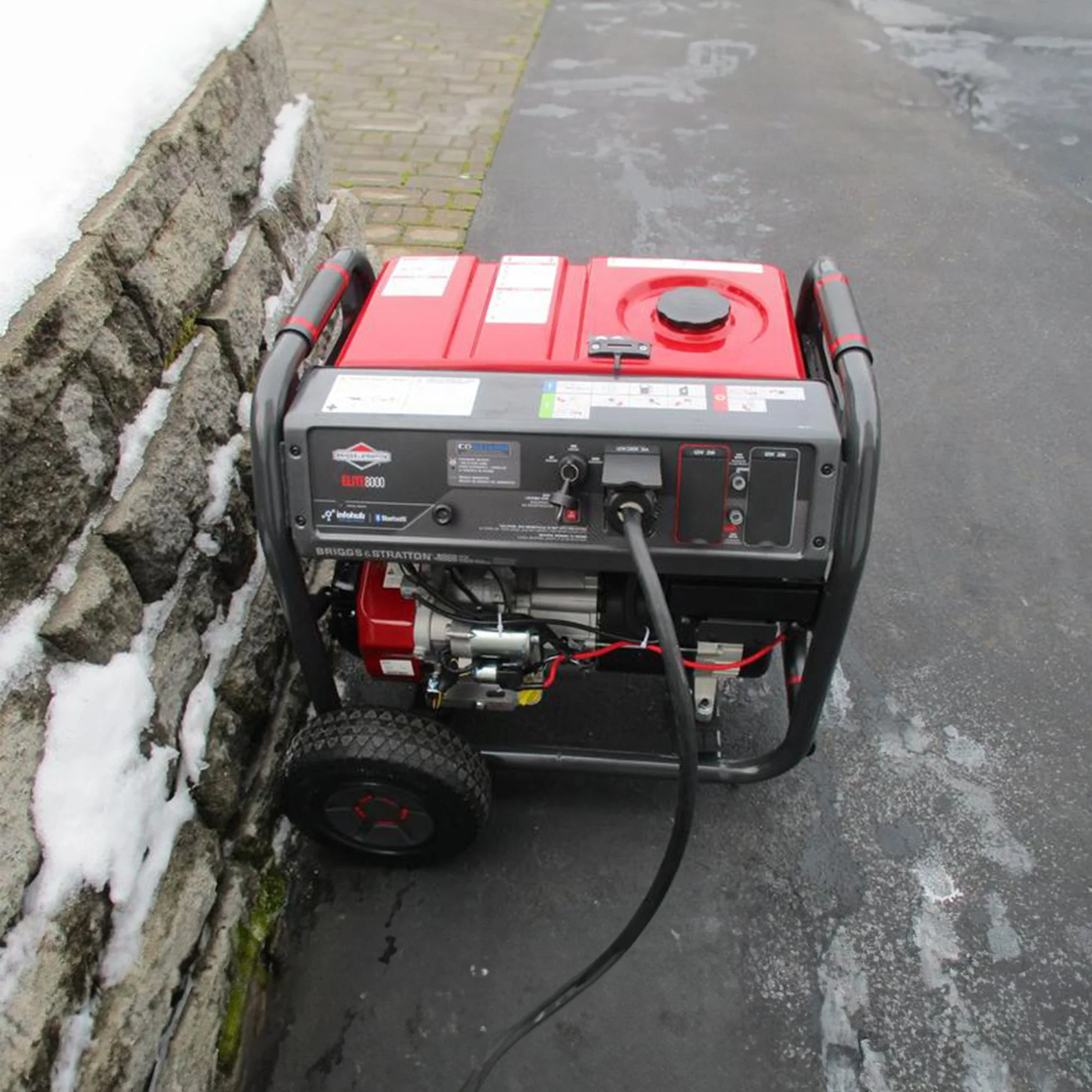 Briggs and Stratton Elite Series 8000 Watt Portable Generator with CO Guard - Image 4