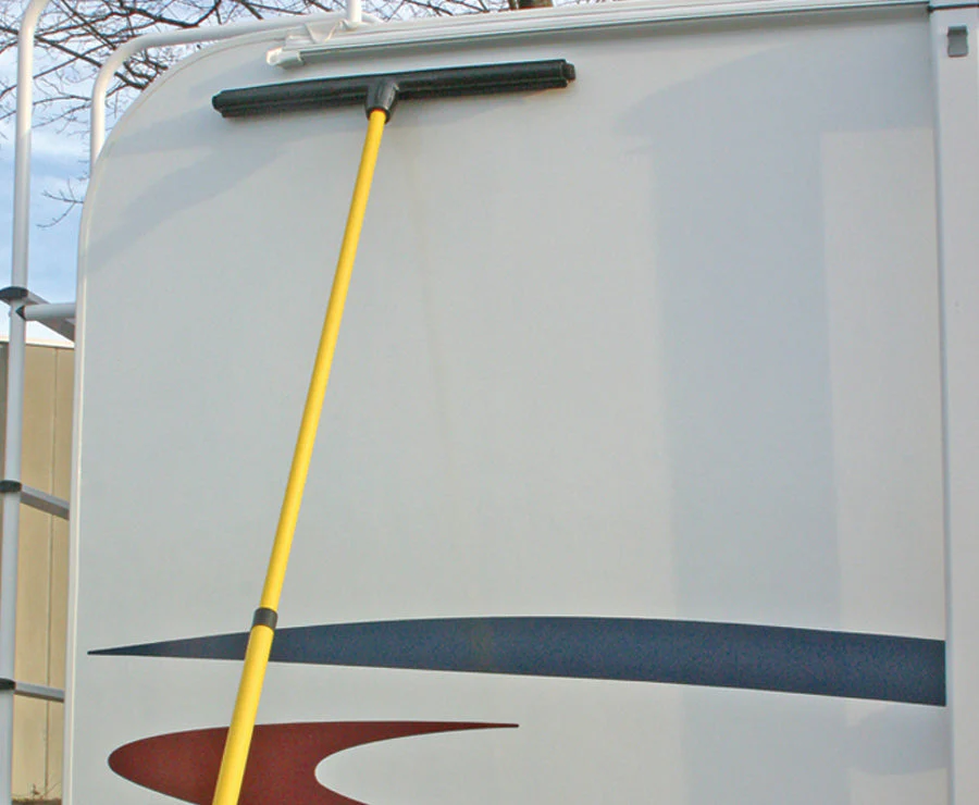 Camco 21 Inch Ultimate Lightweight RV Squeegee with Extend Handle, Black/Yellow - Image 4