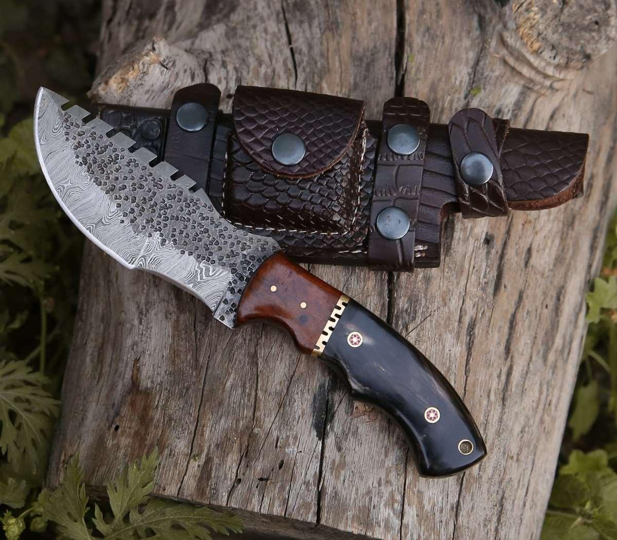 Crest Damascus Tracker Knife with Exotic Rose Wood and Horn Handle - Image 3