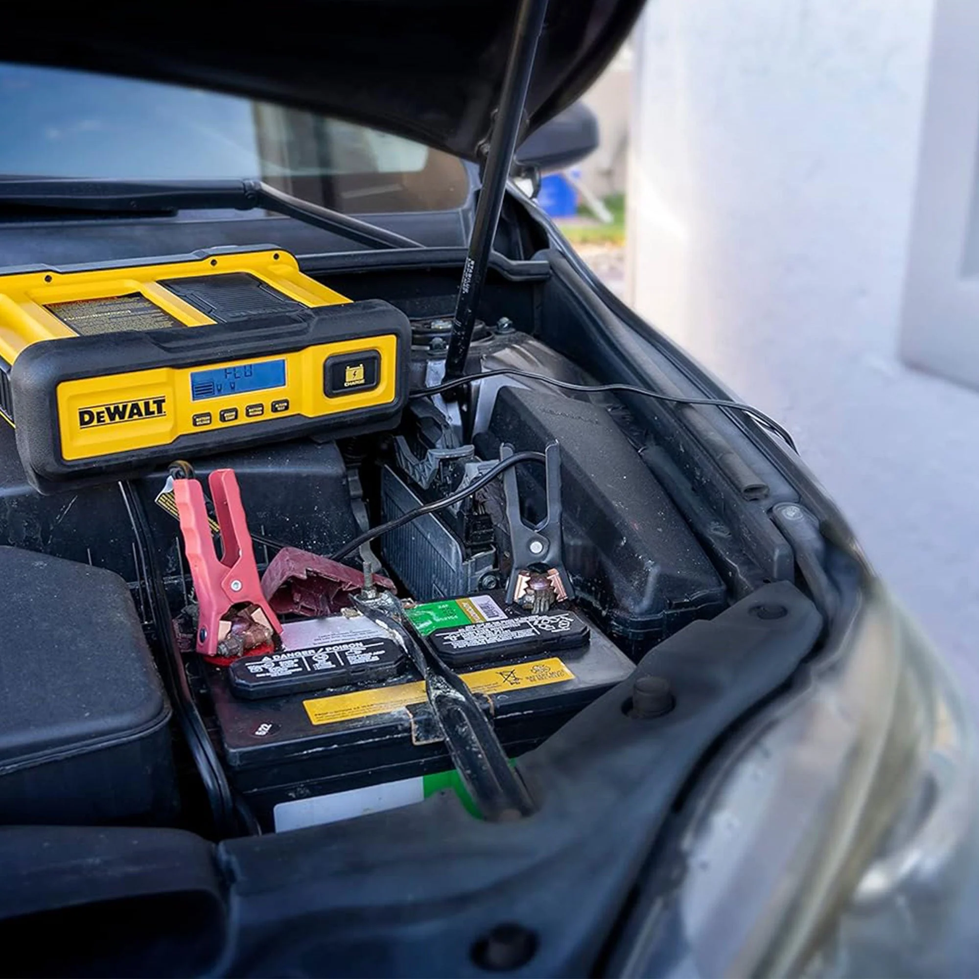DEWALT Automotive or Marine Battery Charger, Maintainer with LCD Screen, 30 Amps - Image 6
