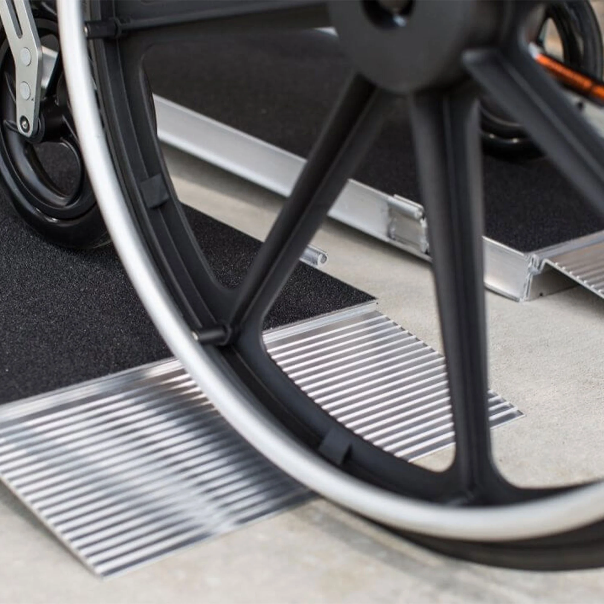EZ-ACCESS 4 Foot SUITCASE Singlefold Portable Ramp w/ Surface That Resists Slips - Image 9