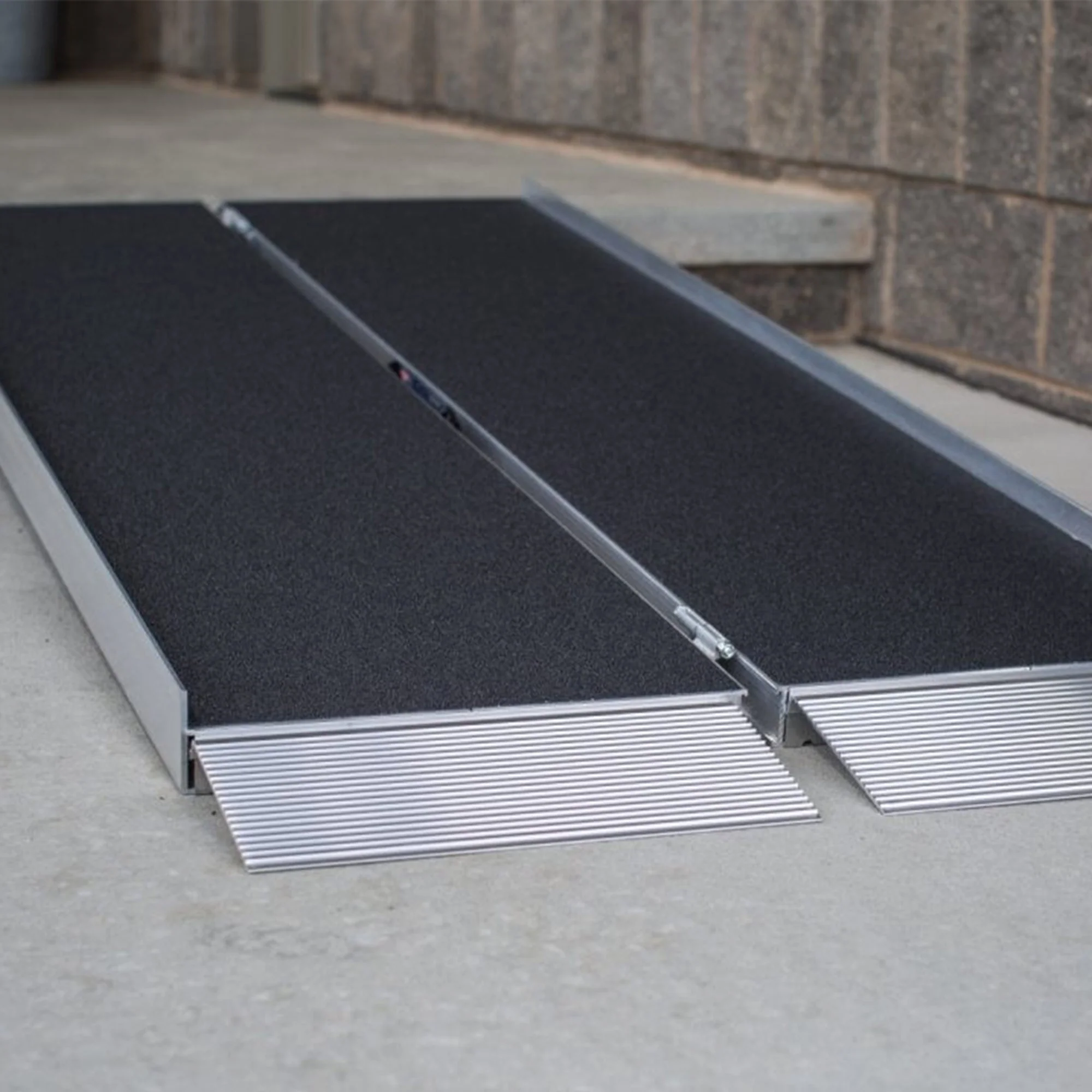 EZ-ACCESS 5 Foot SUITCASE Singlefold Portable Ramp w/Surface That Resists Slips - Image 8