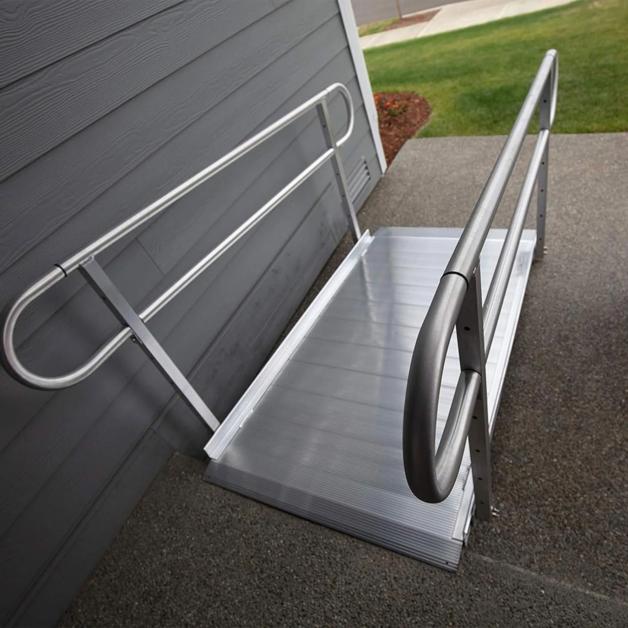 EZ-ACCESS GATEWAY 3G 3 Foot Solid Surface Aluminum Portable Wheelchair Ramp - Image 6