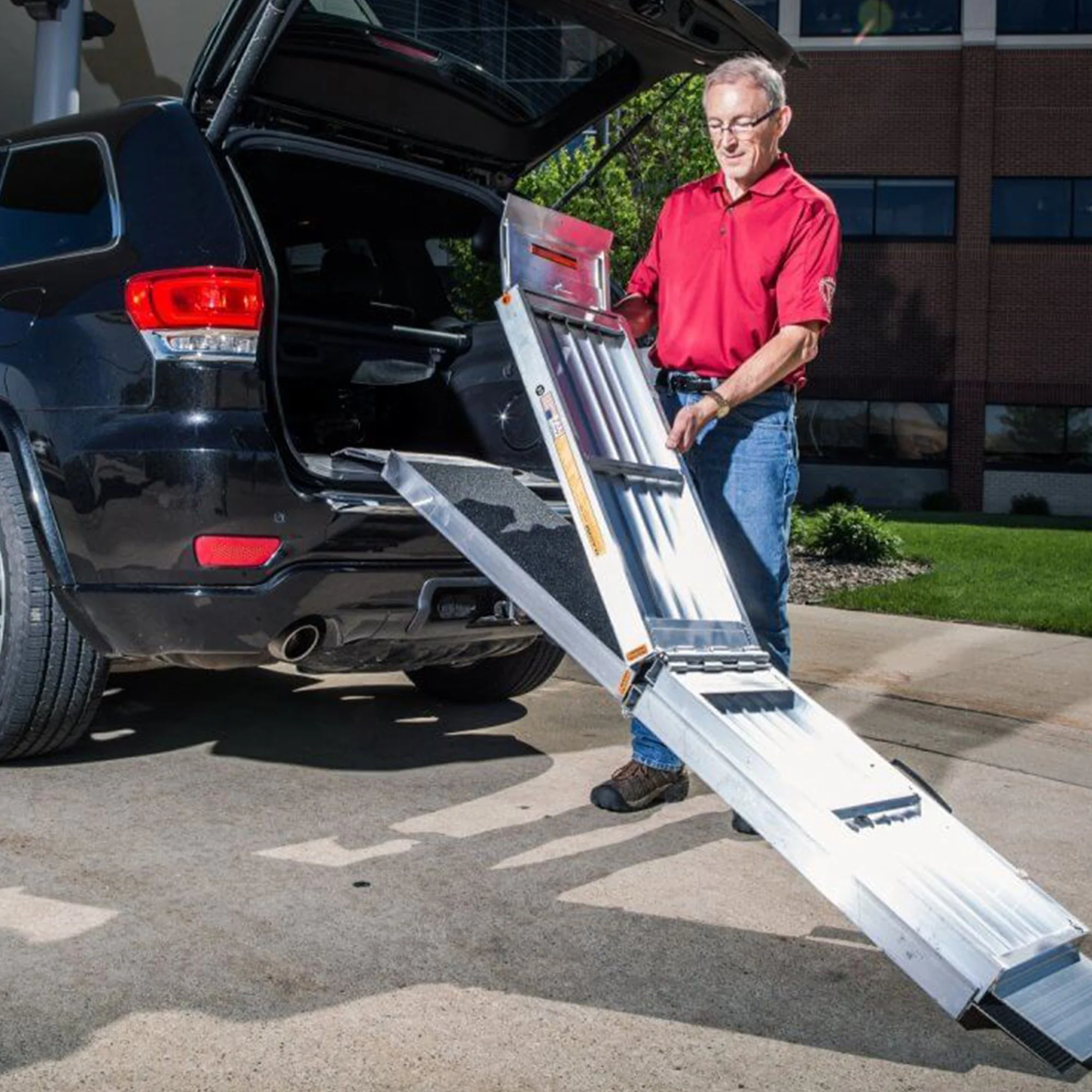EZ-ACCESS SUITCASE 5 Foot TRIFOLD Portable Ramp with Surface That Resists Slips - Image 10