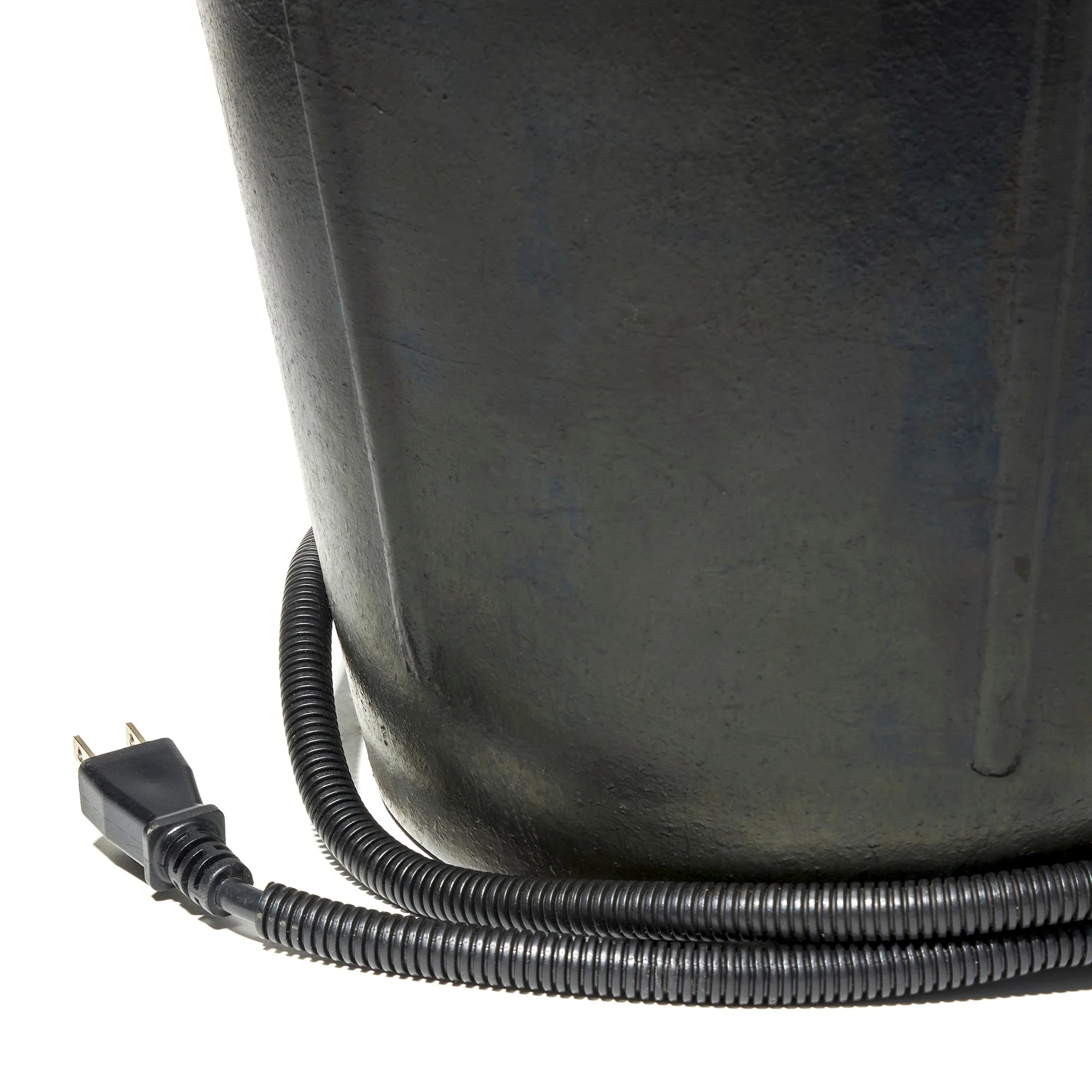 Farm Innovators 18 Qt Rubber Flat Back Heated Bucket w/ Guard, 90 Watt (3 Pack) - Image 5