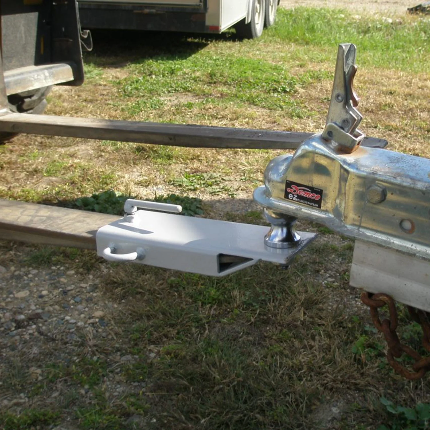 Field Tuff FTF-01FBMA 4" Ball Mount Hitch Adapter for Forklift and Tractor Forks - Image 8