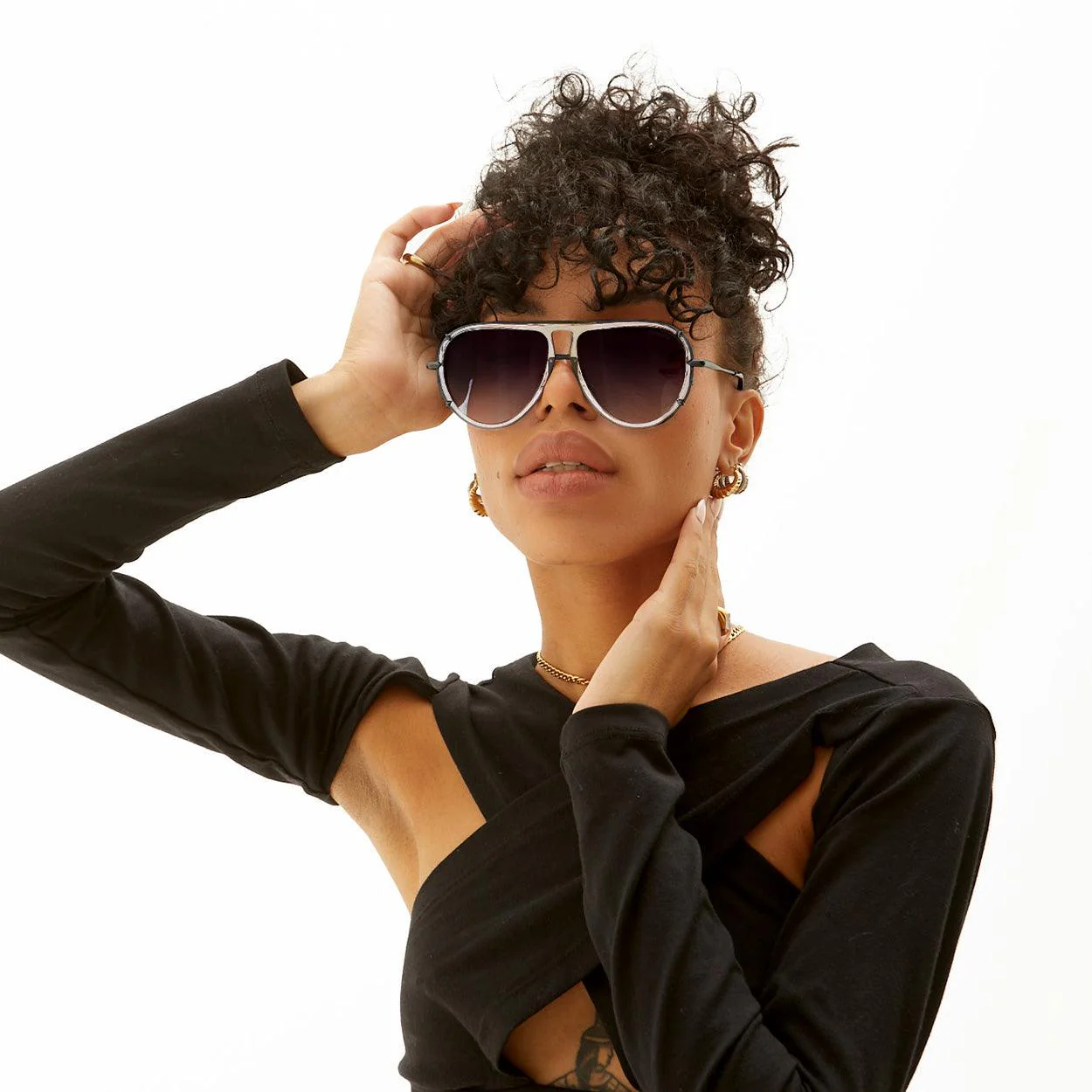 Ivy Luxe - Clear Black Tangle-Free Round Aviator Sunglasses - Image 4