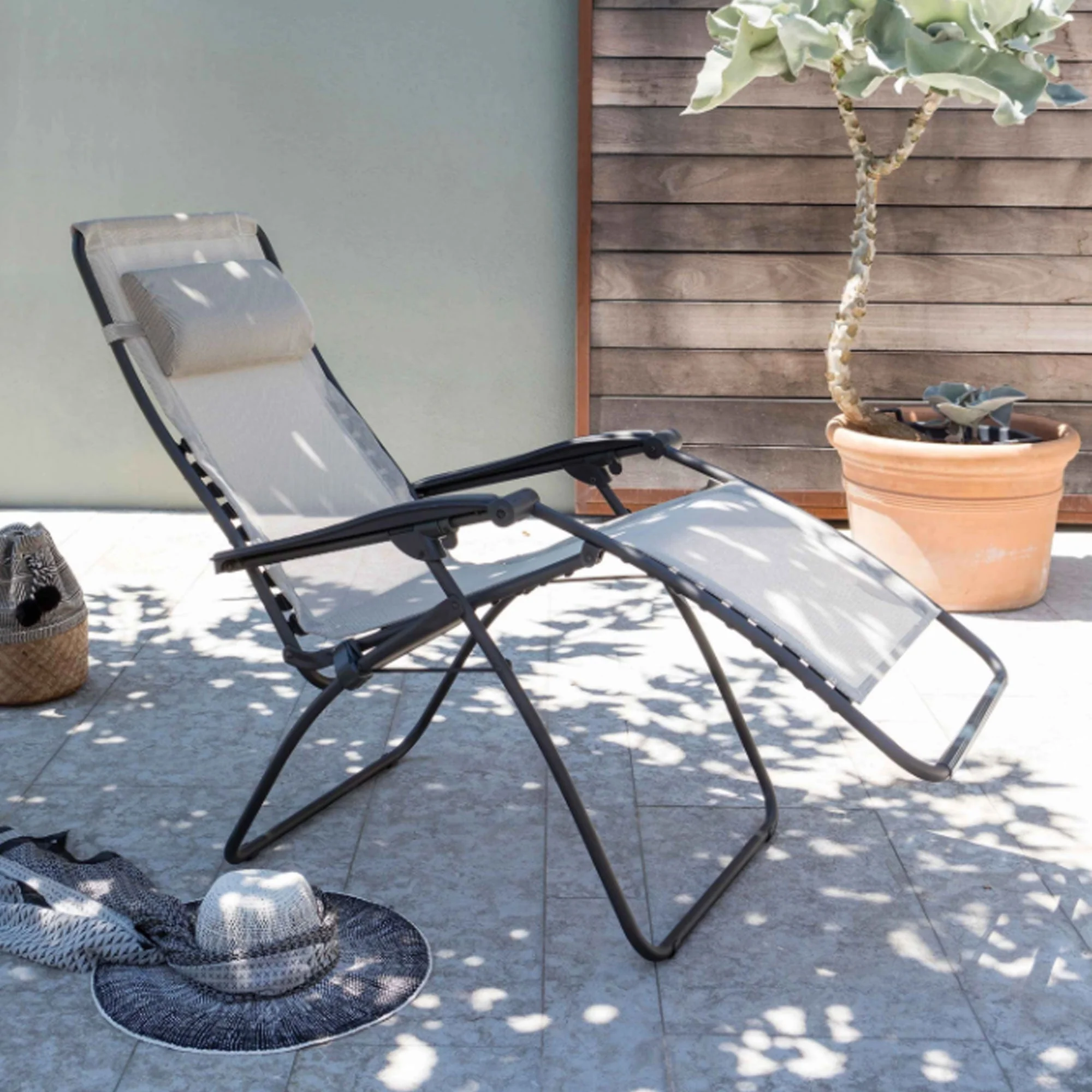 Lafuma RSXA Clip XL Bayline Relaxation Steel Folding Patio Recliner Chair, Ocean - Image 5