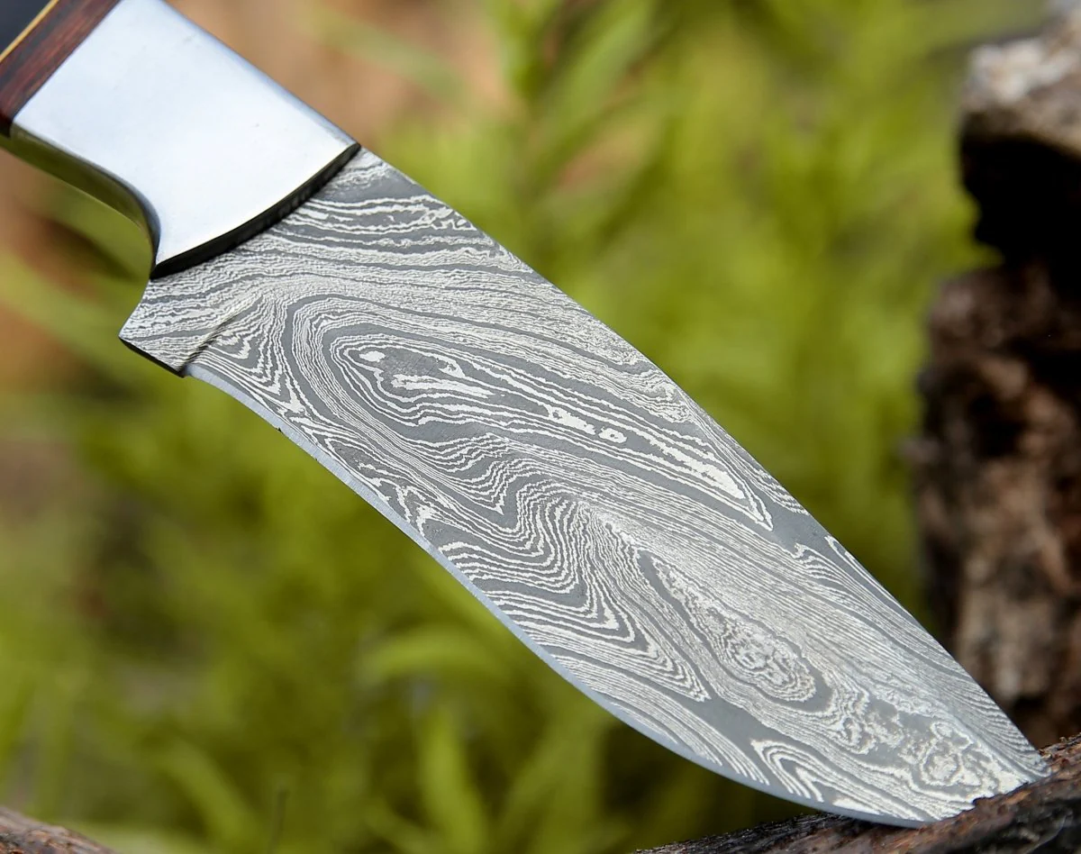 Nimbus Damascus Hutning Knife with Horn & Rose Wood Handle - Image 6