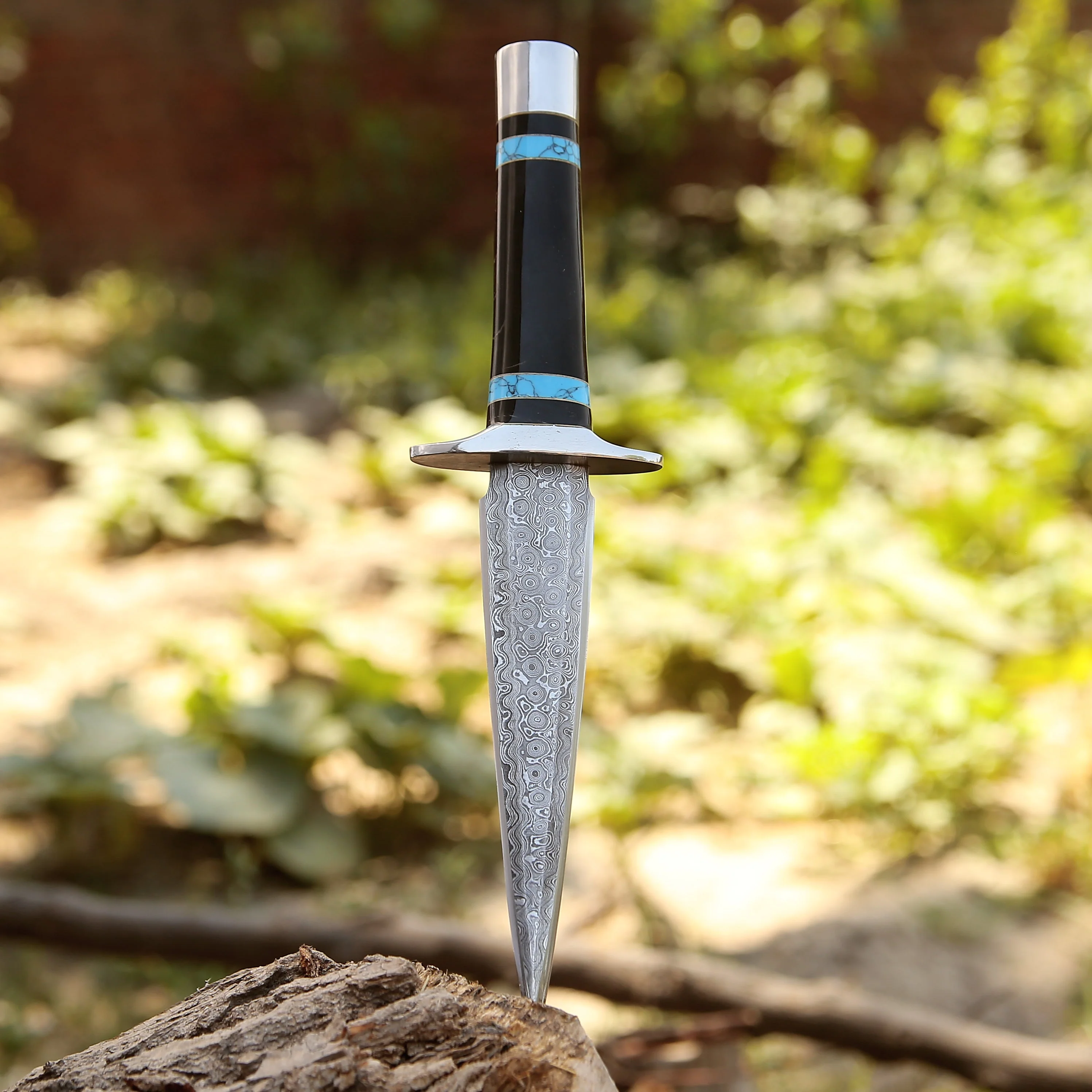 Oasis Damascus Hunting Knife with Turquoise & Bull Horn Handle