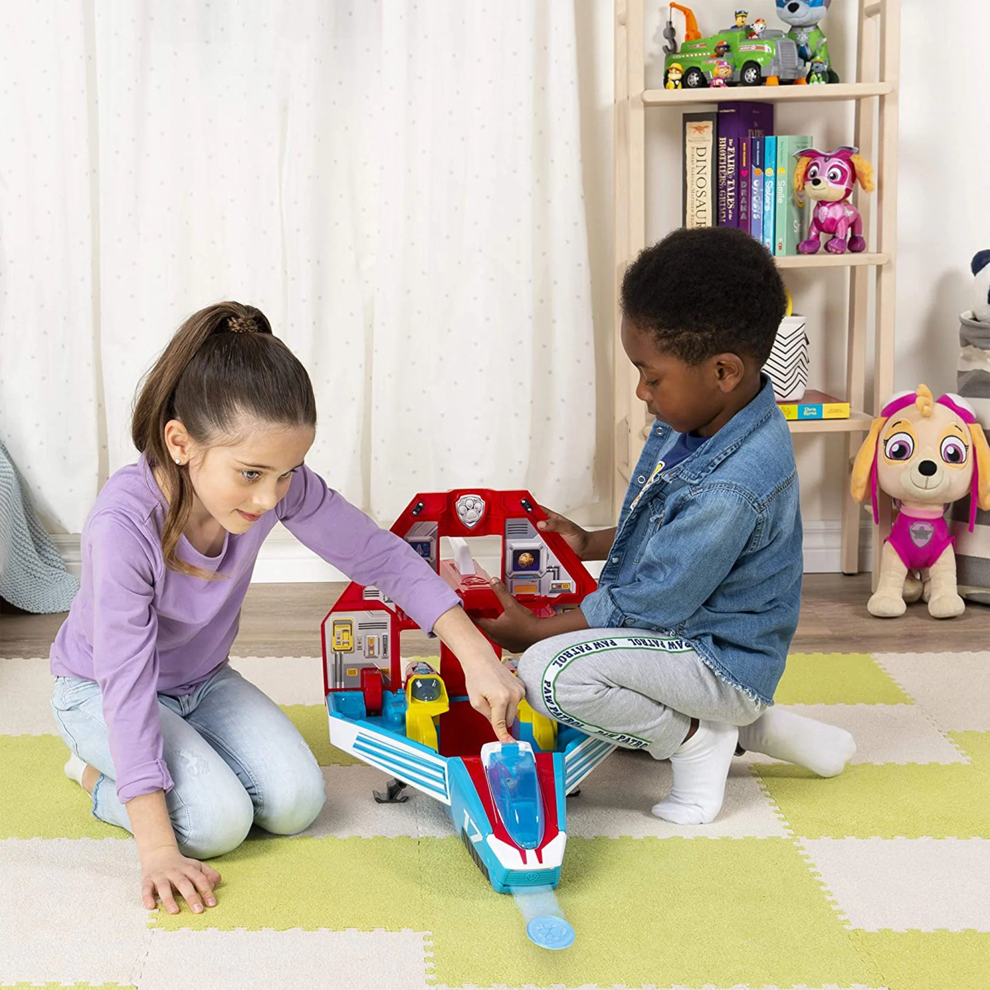 Paw Patrol Super Paws 2 in 1 Deluxe Transforming Mighty Pups Jet Command Center - Image 11
