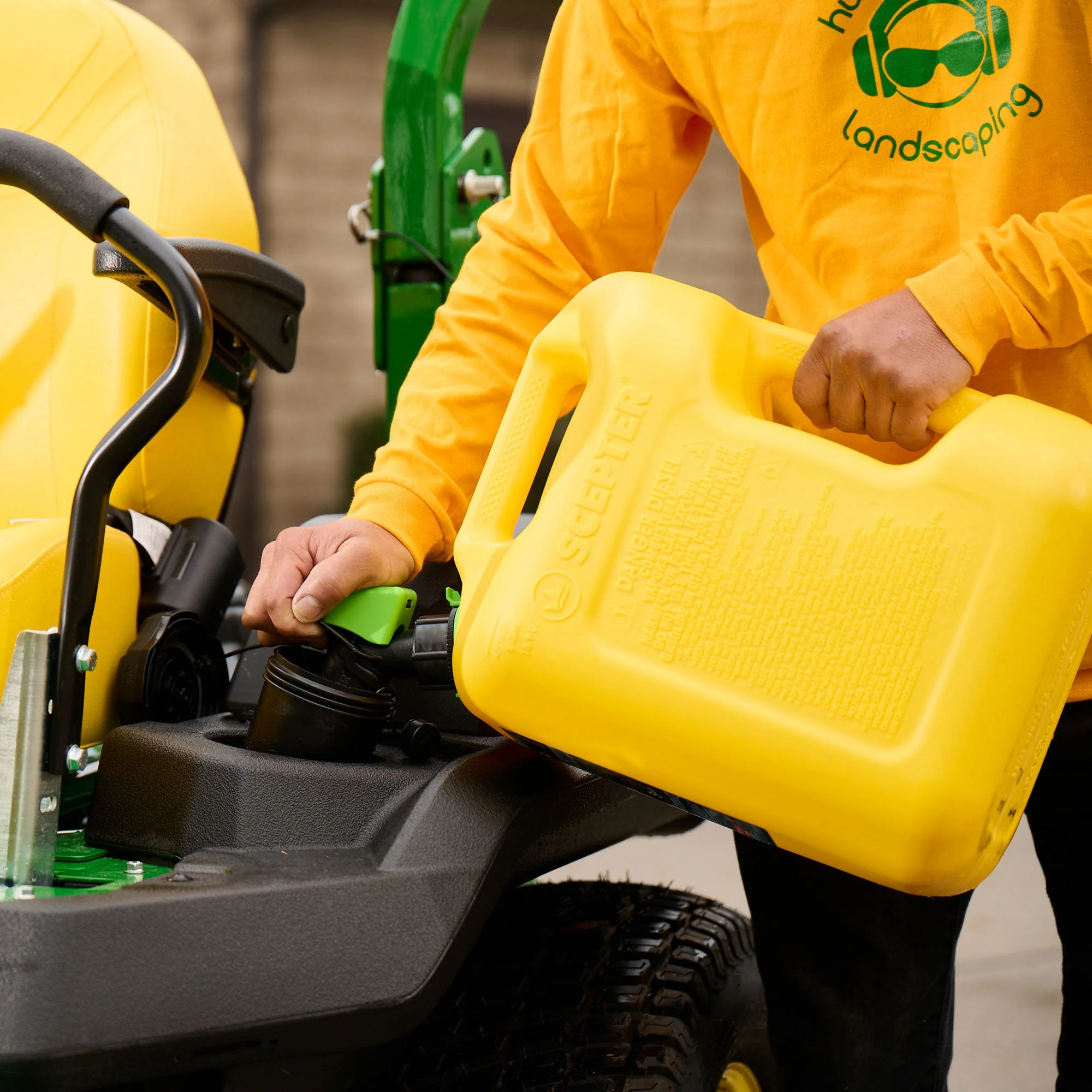 Scepter SmartControl Rear Handle Diesel Gas Jug, 5 Gal/18.9L, 2 Pack, Yellow - Image 5