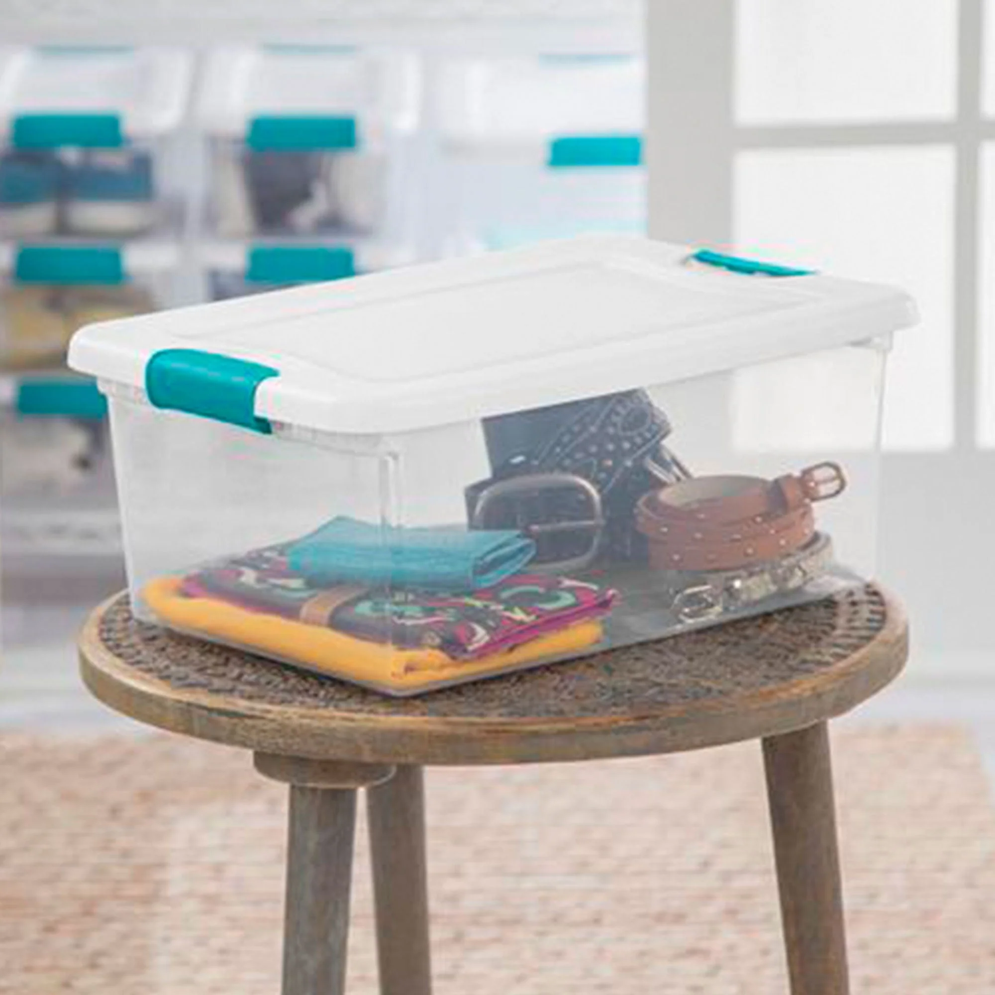 Sterilite 6 Sets of 32 Quart Latch Lid Tote & 12 Sets of 15 Quart Latch Lid Tote - Image 9