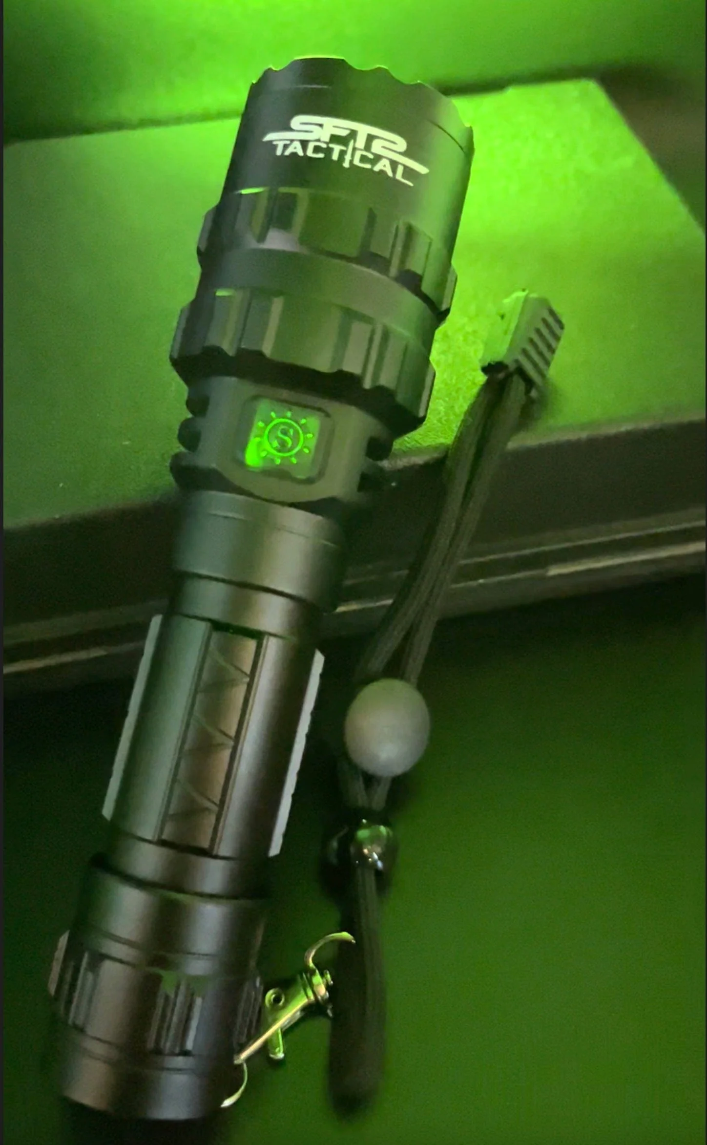 Tactical Multi Color Flashlight - 1600 Lumens - Image 6