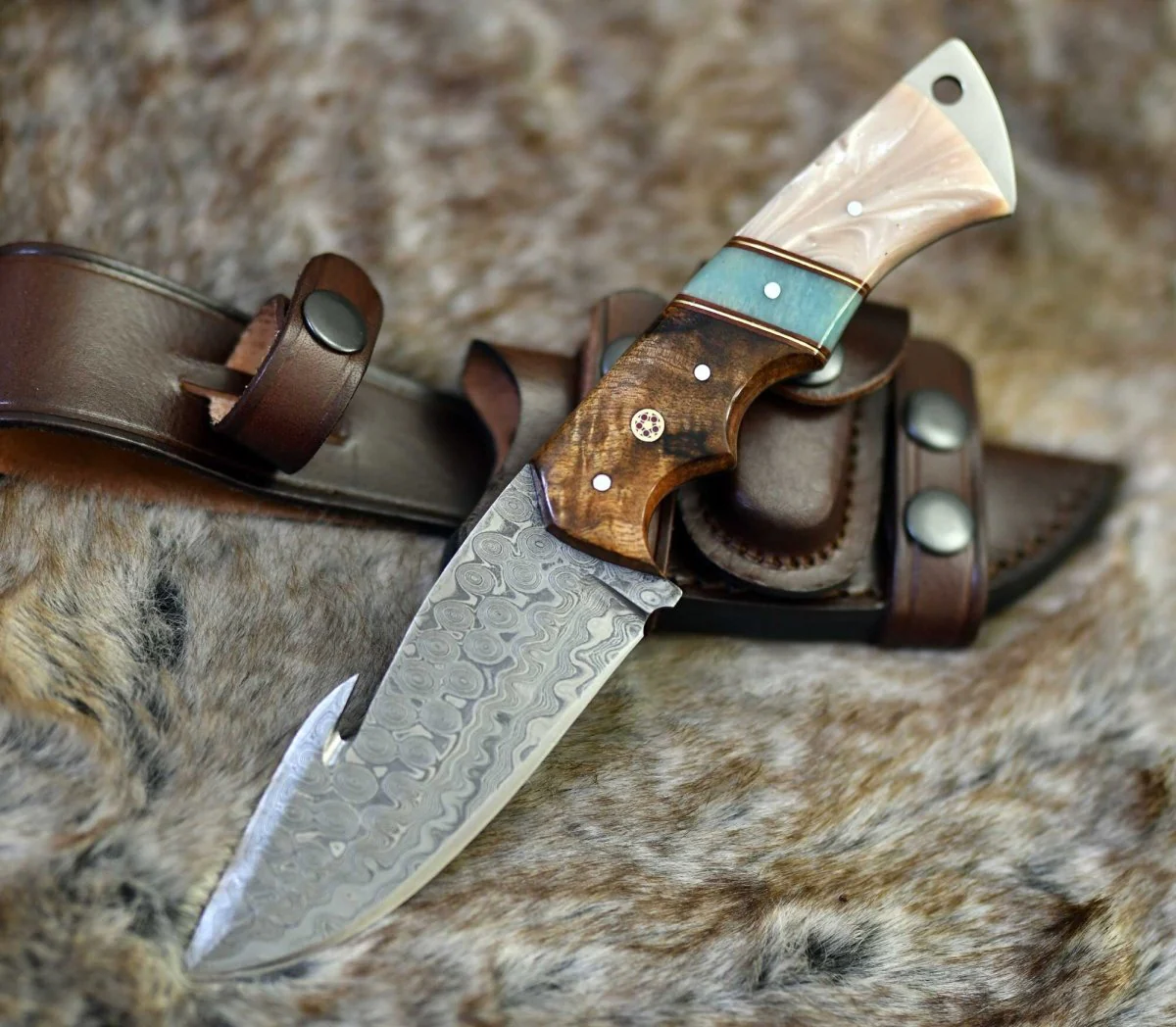 Voyager Damascus Gut Hook Knife with Exotic Rose Wood and Mother of Pearl Handle - Image 5