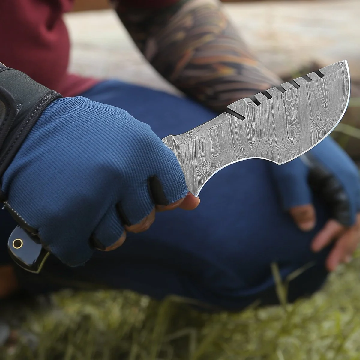 Warthog Damascus Tracker Knife with Horn Handle - Image 4
